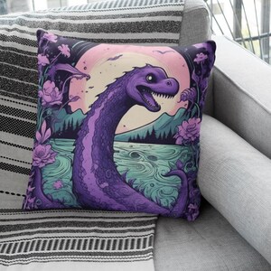 Almohada mística del monstruo del lago Ness, decoración fantástica para el hogar, cojín críptico único, regalos para amantes de los monstruos, lindos detalles de habitación, decoración divertida