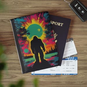 Pop Art Bigüße Passhülle, Veganer Leder Passhalter, 90er Jahre Retro Vibe Reise-Accessoire, Buntes Cryptid Geschenk für Verschwörung Fan