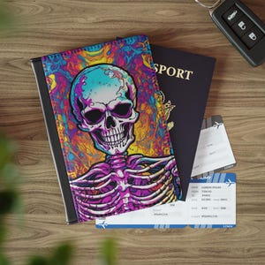 Skeleton Passhülle, Veganer Lederpasshülle, 90er Jahre Retro Vibe Reise-Accessoire, Buntes Halloween Geschenk für Horror Fan