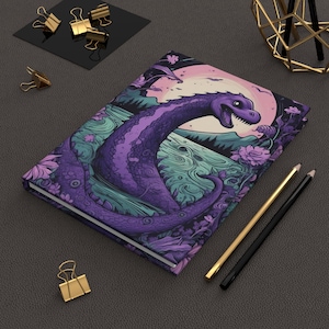 Hardcover dagboek monster Loch Ness, paars cryptisch kunstdagboek, schetsboek, bloemencadeau voor liefhebbers van kunstenaars, samenzwering en fantasy