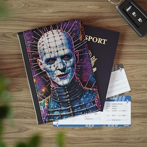 Capa para passaporte colorida Slasher, porta-passaporte de couro vegano com cabeça de alfinete, acessório de viagem com estilo retrô dos anos 90, presente de terror colorido para o Halloween