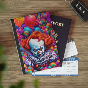 Gruselige Clown Monster Passhülle, Veganer Leder Passhalter, 90er Jahre Retro Vibe Reise-Accessoire, Buntes Halloween Geschenk für Horror Fan