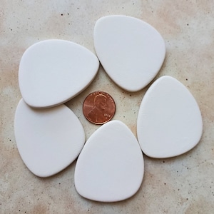 1 3/4&quot; Blank Ceramic Organic Triangle Pendant to Paint, Decorate, or Glaze, Plain Unfinished Bisque Tile for Jewelry Necklace, Mosaic, Gift