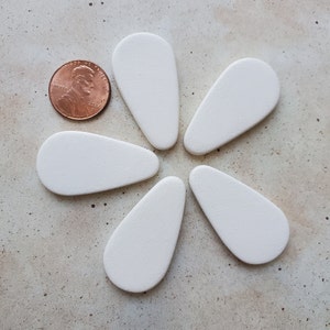 1 3/8&quot; Blank Ceramic Rounded Teardrop Pendants or Tiles to Paint, Glaze, or Decorate, Unfinished Plain Bisque Tiles for Jewelry, Mosaic, DIY