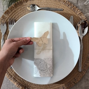 Segnaposto in legno personalizzati, farfalla origami originale, papillon e segnaposto volpe