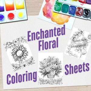 Op de afbeelding: Een bovenaanzicht met aquarelverf, penselen en bloemen kleurplaten. De vellen zijn zwart-wit lijntekeningen van bloemen, met de tekst "Enchanted Floral Coloring Sheets" in paars.
