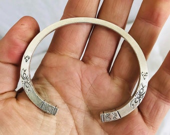 Sterling Silver Bangle from the Karen Hill Tribe. 0278
