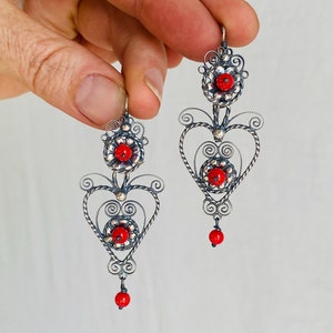 Aretes de corazón. Filigrana oaxaqueña con coral. Plata 925. México. 0402