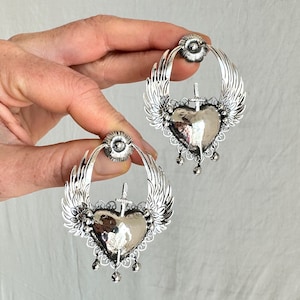 Aretes de Sagrado Corazón Alado, Plata de Ley, Joyería de Taxco, México, Aretes Artesanales Únicos, Accesorio Espiritual 0855