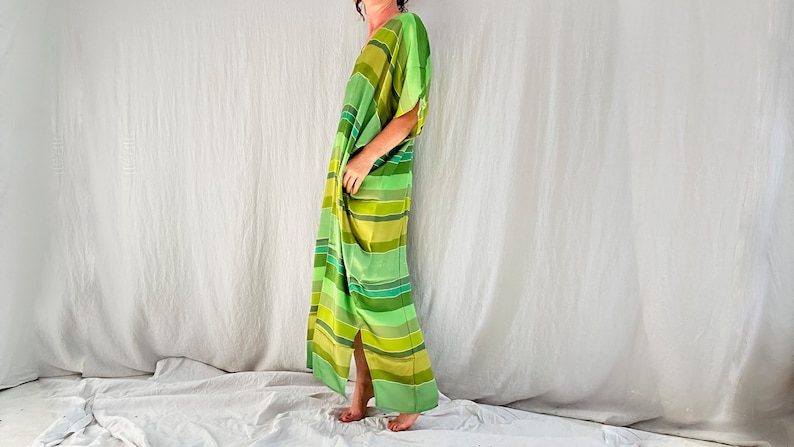 Greens Silk Kaftan. India. One Size. image 3