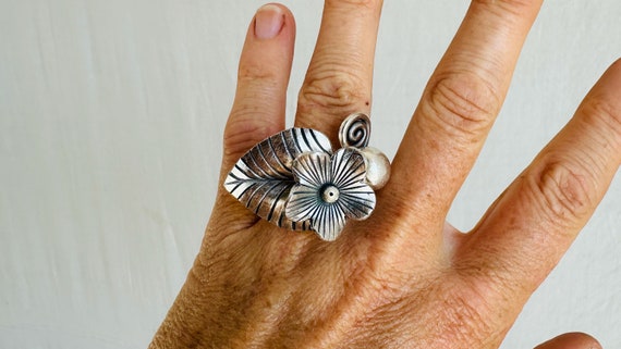 Silver Flower Ring. Adjustable. 0658 - image 1