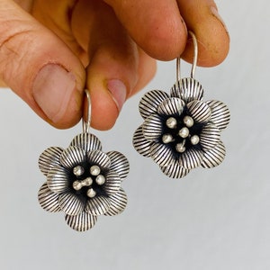 Karen Hill Tribe Flower Earrings. Fine Silver. 0239