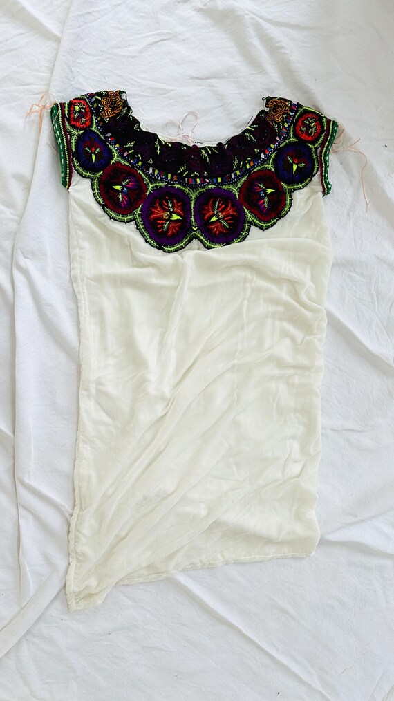 Vestido bordado de terciopelo de Bordado de Ocosingo