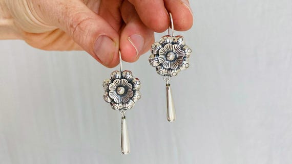 Taxco Flower Earrings. Sterling Silver. Mexico. Artist Maria Belén. 0289