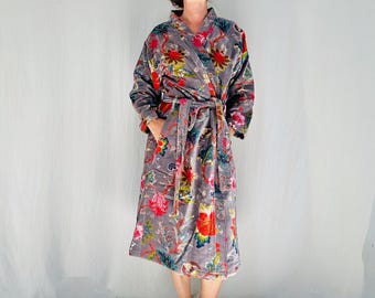 Bata de terciopelo de algodón con estampado lujoso. Bata de baño de terciopelo floral.