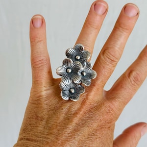 Silver Flower Ring. Adjustable.