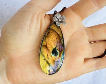 Labradorite and Silver Pendant Necklace. 4438