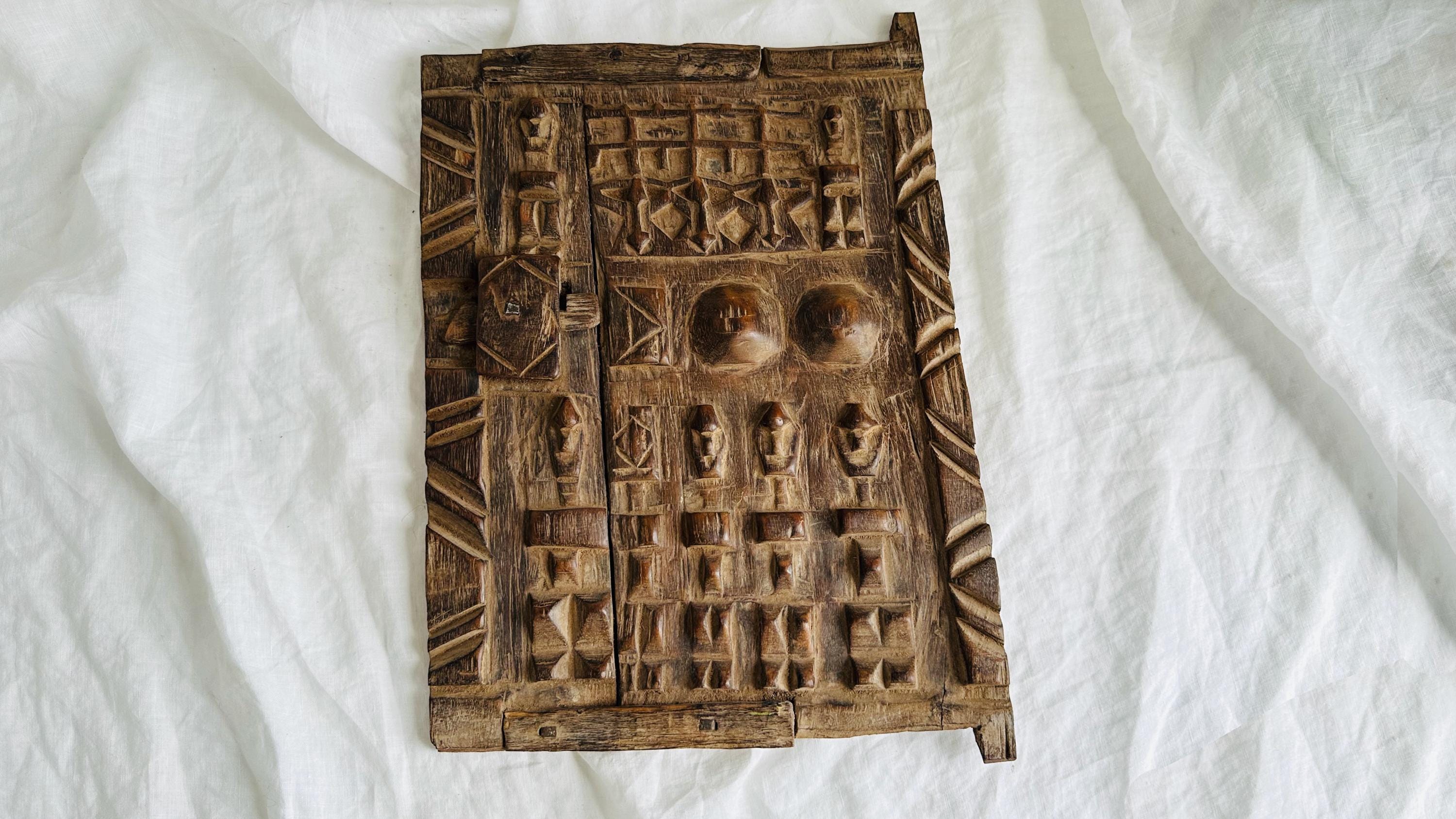 ドゴン族の穀物倉庫の扉。マリ。アンティークのアフリカ製木製彫刻