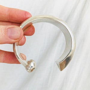 Chunky Sterling Silver Bangle. Karen Hill Tribe of Thailand. 0277