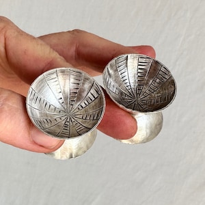 Grandes boucles d'oreilles en argent avec haltères. Thaïlande. Faux tunnels. 1019