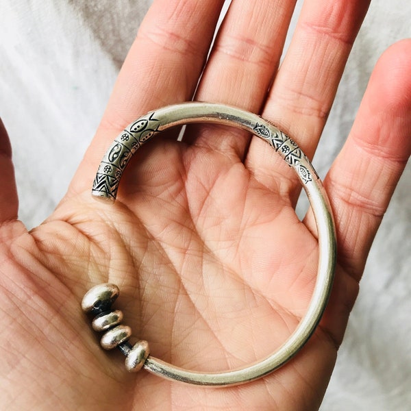 Fine Silver Bangle from the Karen Hill Tribe of Thailand. 0284