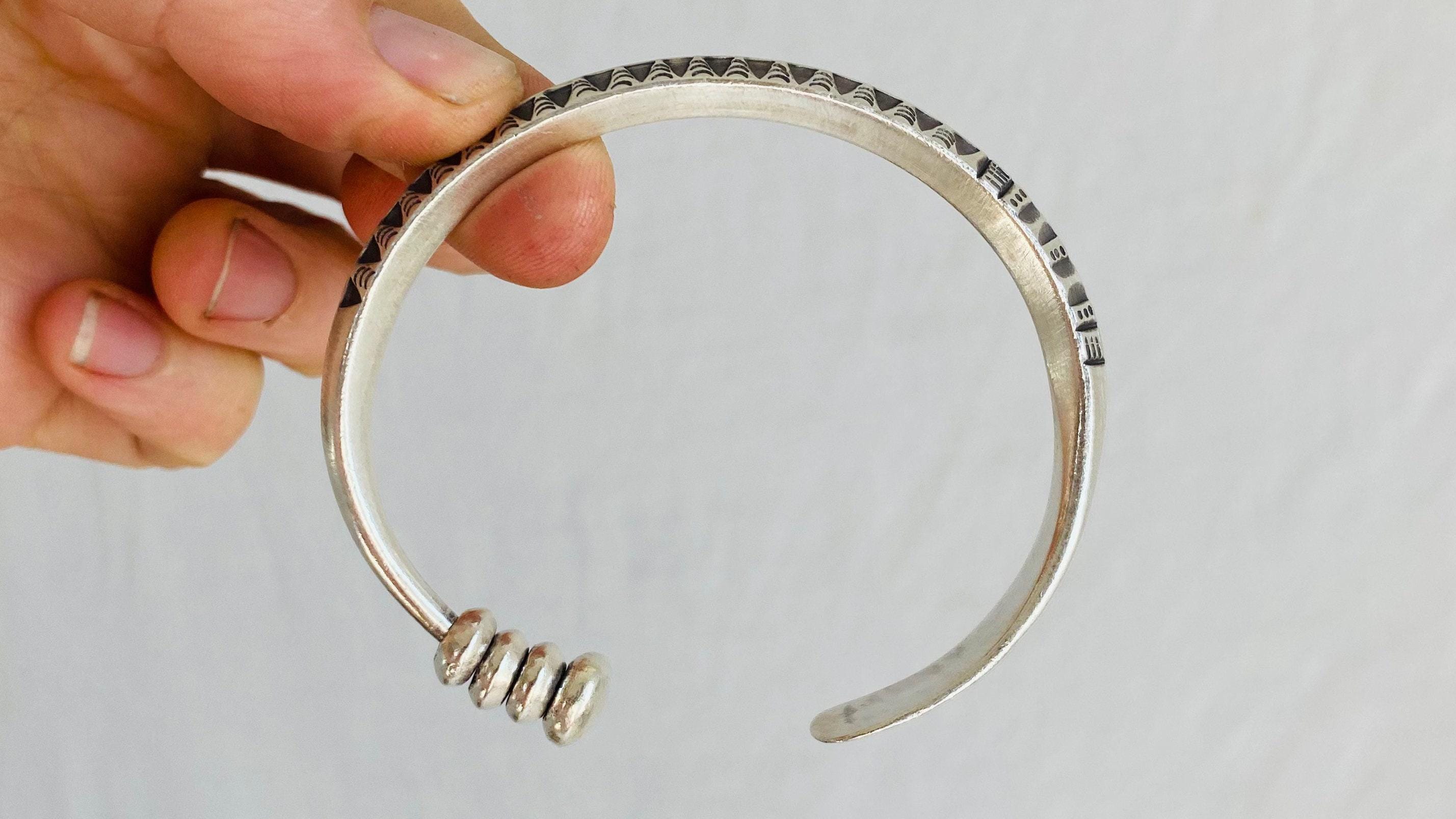 Nepal silver bangle - Etsy 日本
