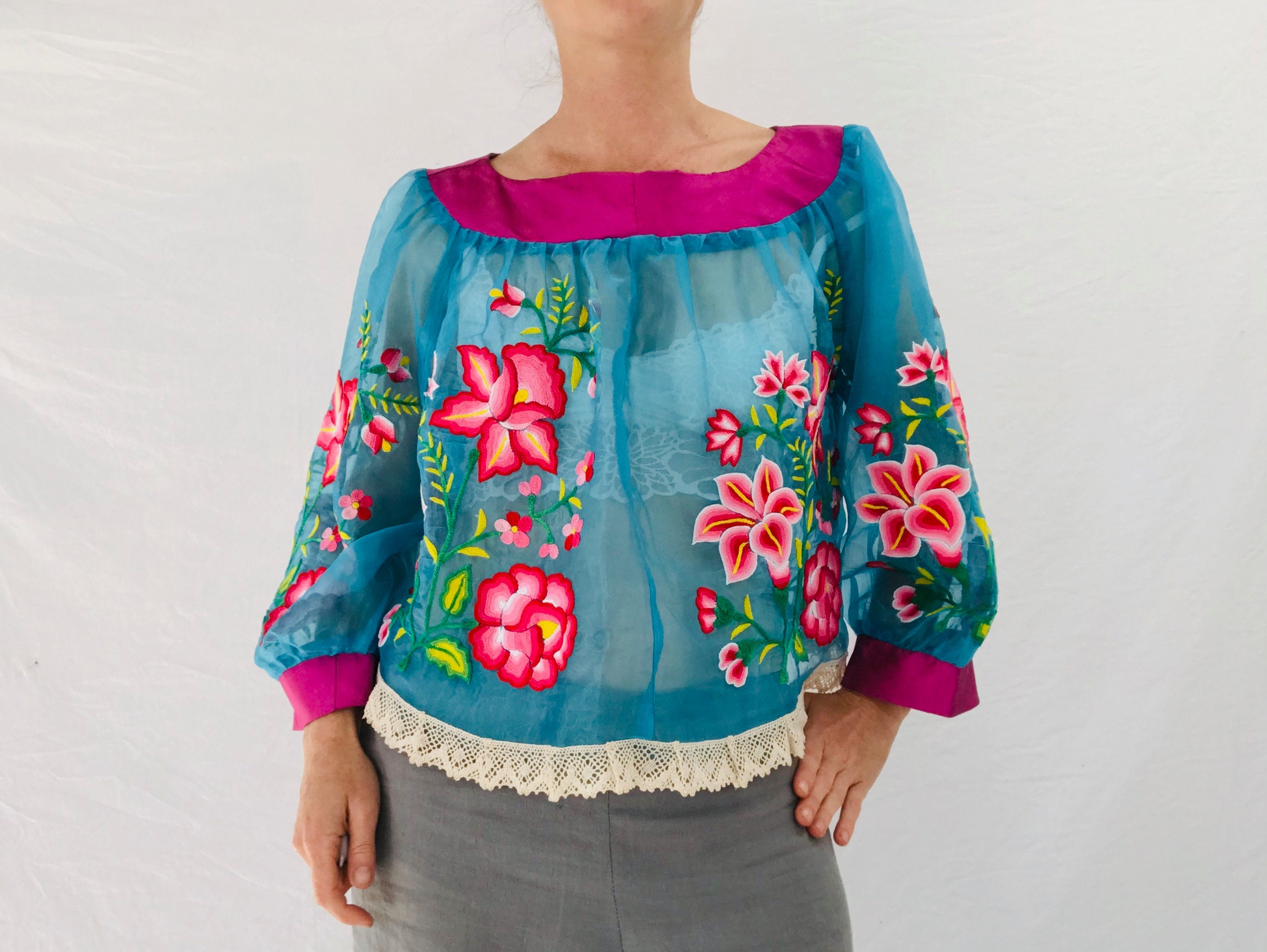 aka blouse