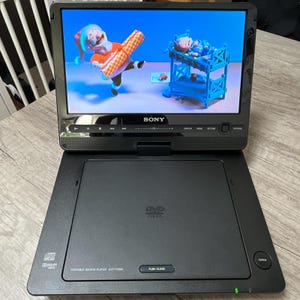 Lettore DVD portatile SONY vintage DVP-FX950 dal Giappone testato e funzionante
