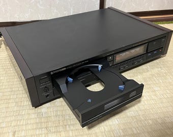 Vintage Pioneer PD-7010 CD Player – Reads Discs, No Audio Output, For Parts or Repair