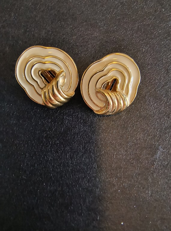 1980's Vintage Swirl Clip On Earrings