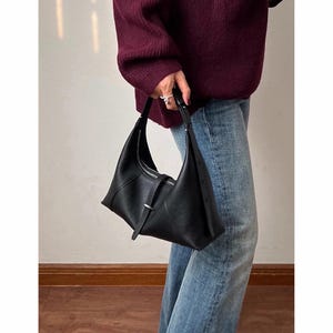 Leather Shoulder Bag, Leather Women&#39;s Underarm Bag, Minimalist Commuter Bag