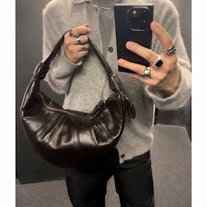 Echtleder Tasche, Croissant Ledertasche, Große Schultertasche, Pendlerledertasche