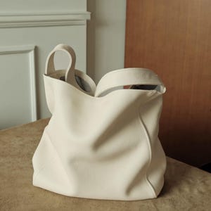 Echtleder Tragetasche, Große Leder Tragetasche, Lässige Unterarm Pendlertasche, Minimalistische Umhängetasche,