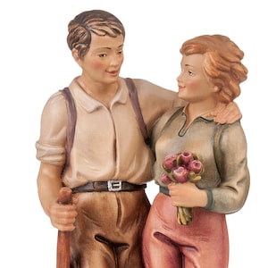 bergpaar, houten sculptuur uit Val Gardena. Het beeld is uit esdoornhout gesneden en met de hand beschilderd