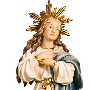 Madonna of Immaculate statue, wooden sculpture from Val Gardena. The statue is carved in maple wood and hand painted