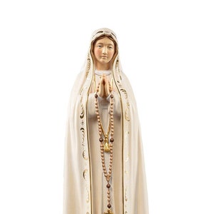 Madonna of Fatima, wooden sculpture from Val Gardena. The statue is carved in maple wood and hand painted with oil colors