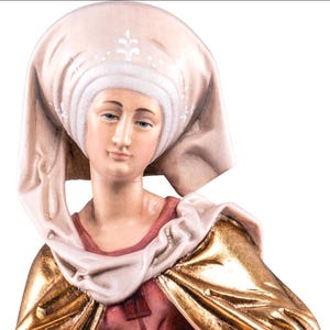 statue of saint elizabeth, wooden sculpture from Val Gardena. The statue is carved in maple wood and hand painted