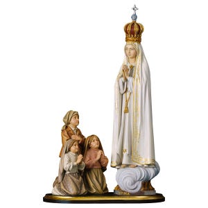 apparition of madonna fatima, wooden sculpture from Val Gardena. The statue is carved in maple wood and hand painted