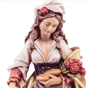 statue of saint elizabeth, wooden sculpture from Val Gardena. The statue is carved in maple wood and hand painted