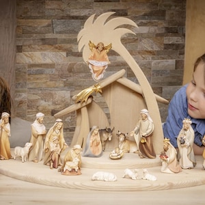 22-piece wooden nativity scene figurine set with hut, comet nativity scene series
