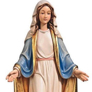 Immaculate Madonna statue, wooden sculpture from Val Gardena. The statue is carved in maple wood and hand painted