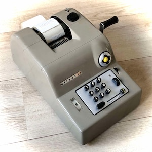 希少品、OLIVETTI Summa 15、イタリア製機械式計算機、加算機、博物館 