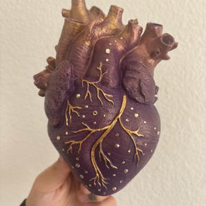 ROYAL MYSTIC HEART Anatomisches Herz Blumenvase Einzigartige Kunst Stück Handgemachte Quarz Kristalle Strass Wohnkultur Geschenk