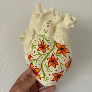 SONNENBLUME HERZ Anatomisches Herz Blumenvase Einzigartige Kunst Stück Handgemachte Quarz Kristalle Strass Wohnkultur Geschenk