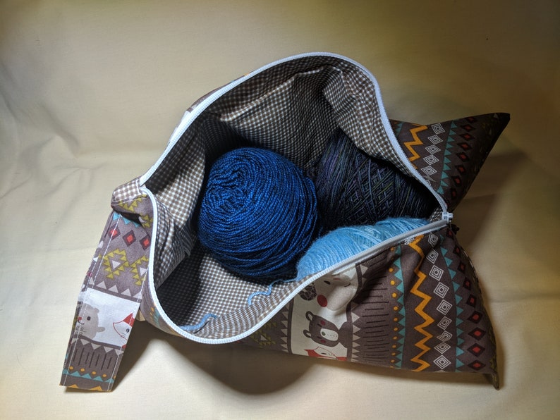 Medium Knitting Project Bag. Three Skein Zippered Bag Yarn Balls Moka Pot Zippered Tote