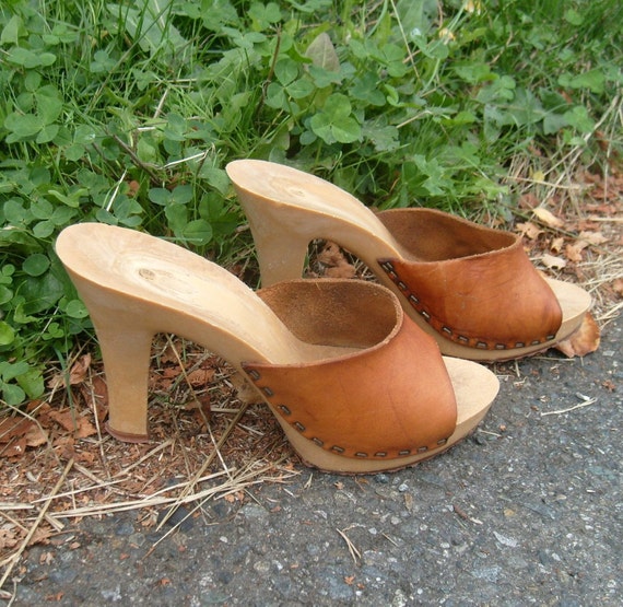 spanish leather mules