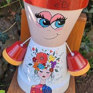 Peut inclure: Une tasse en céramique blanche avec une anse noire et le texte "But First, Coffee" dans un style manuscrit. La tasse est posée sur une surface blanche. Idéale pour les boissons chaudes.