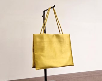 Borsa tote piccola, in raso di poliestere con manici superiori, design minimalista, nuove borse di tendenza 2026