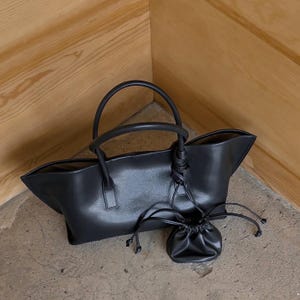 Sac fourre-tout en cuir croûte de bovin, Sac à poignée supérieure au design minimaliste, Sacs à bandoulière en cuir souple