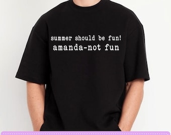 De zomer moet leuk zijn, Amanda, niet leuk! Sarcastische PNG, grappig zomer T-shirtontwerp, brutale humoristische afbeelding, grappig zomercadeau voor vrouwen.